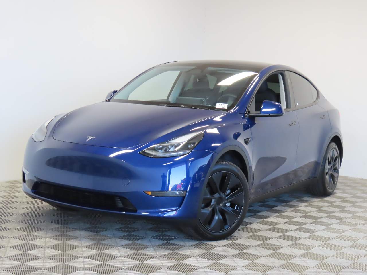 2025 Tesla Model Y Long Range Rear Wheel Drive's photo
