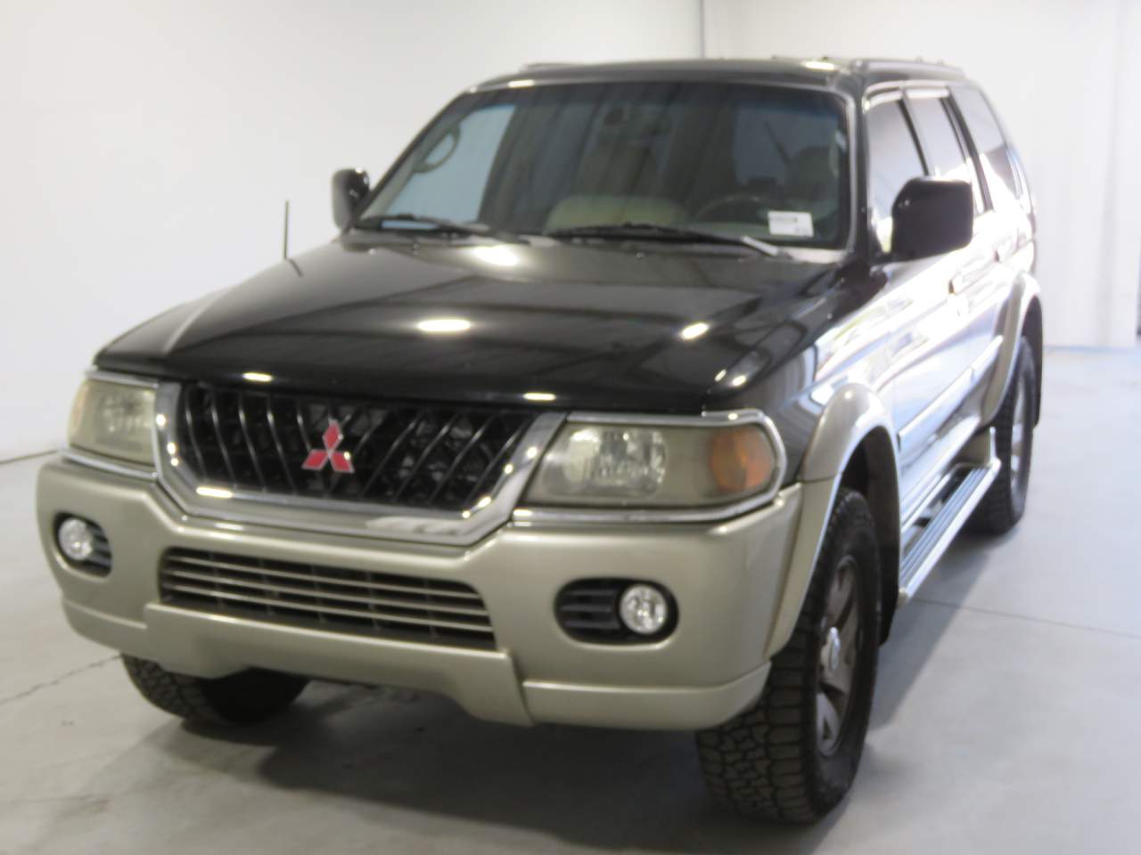 2000 Mitsubishi Montero Sport LS