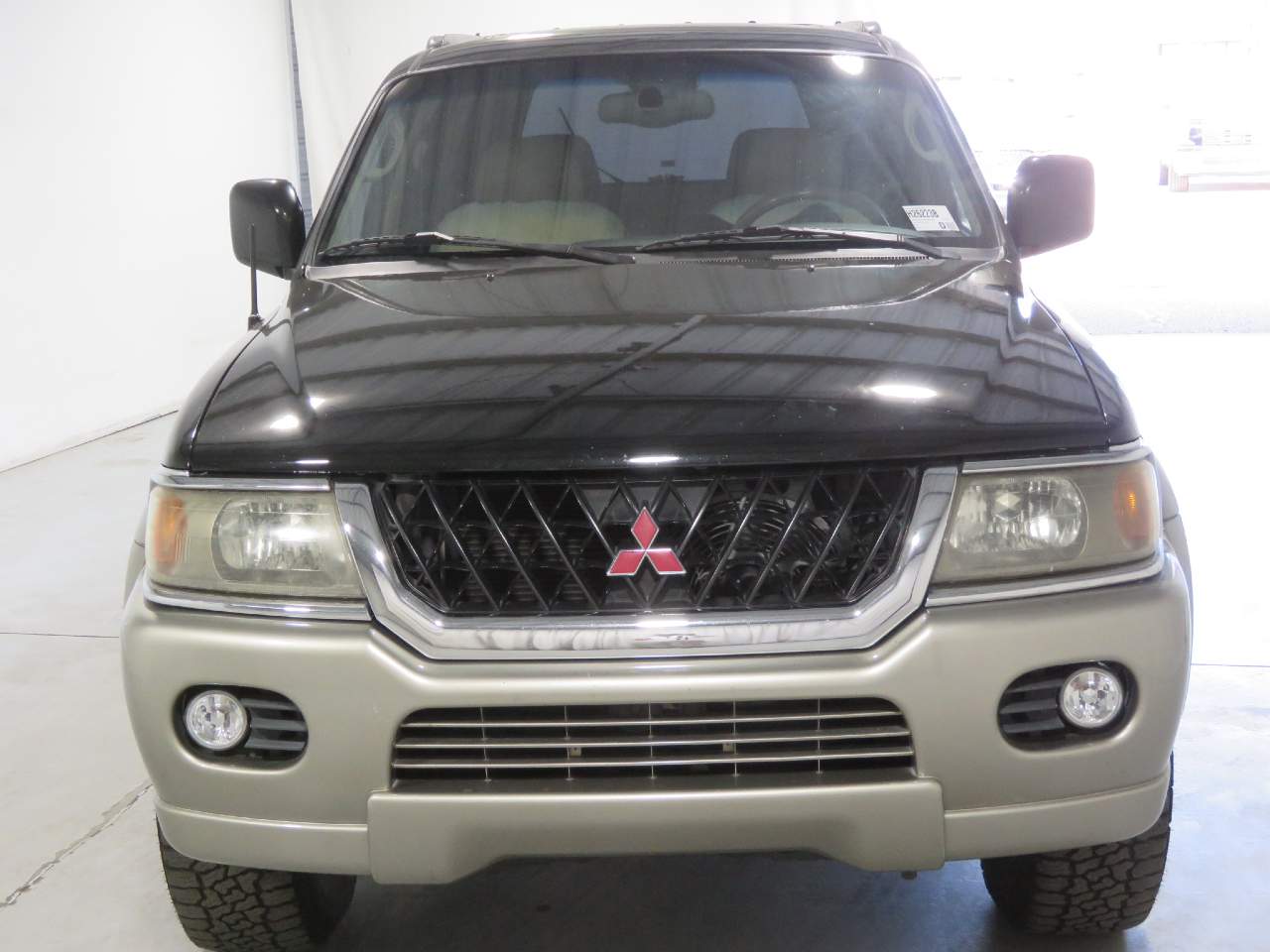 2000 Mitsubishi Montero Sport LS