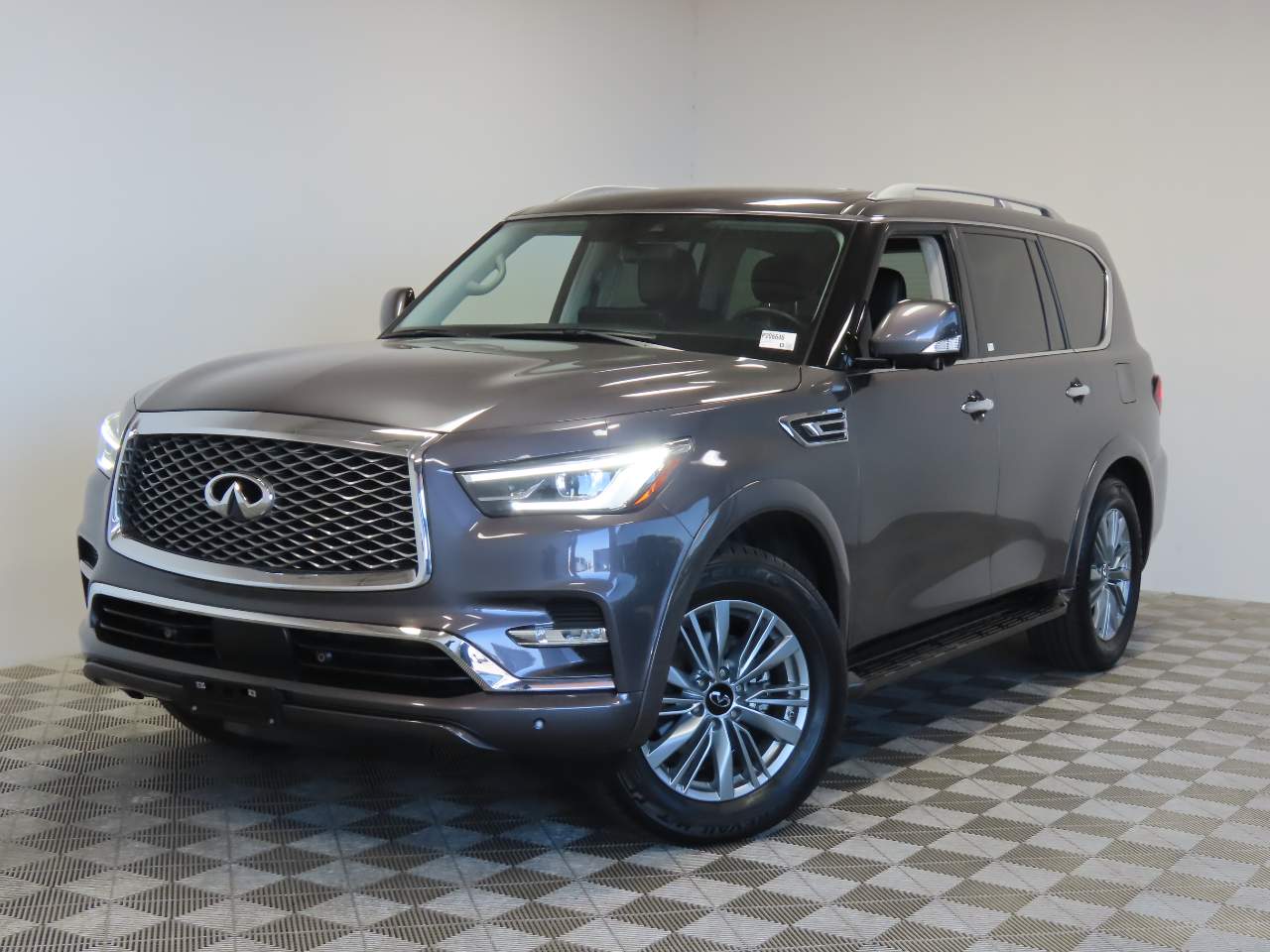 2024 INFINITI QX80 Luxe 4WD's photo