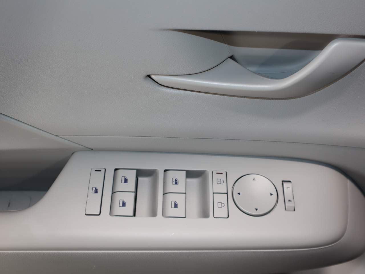 2024 Hyundai Kona SE - Photo 19