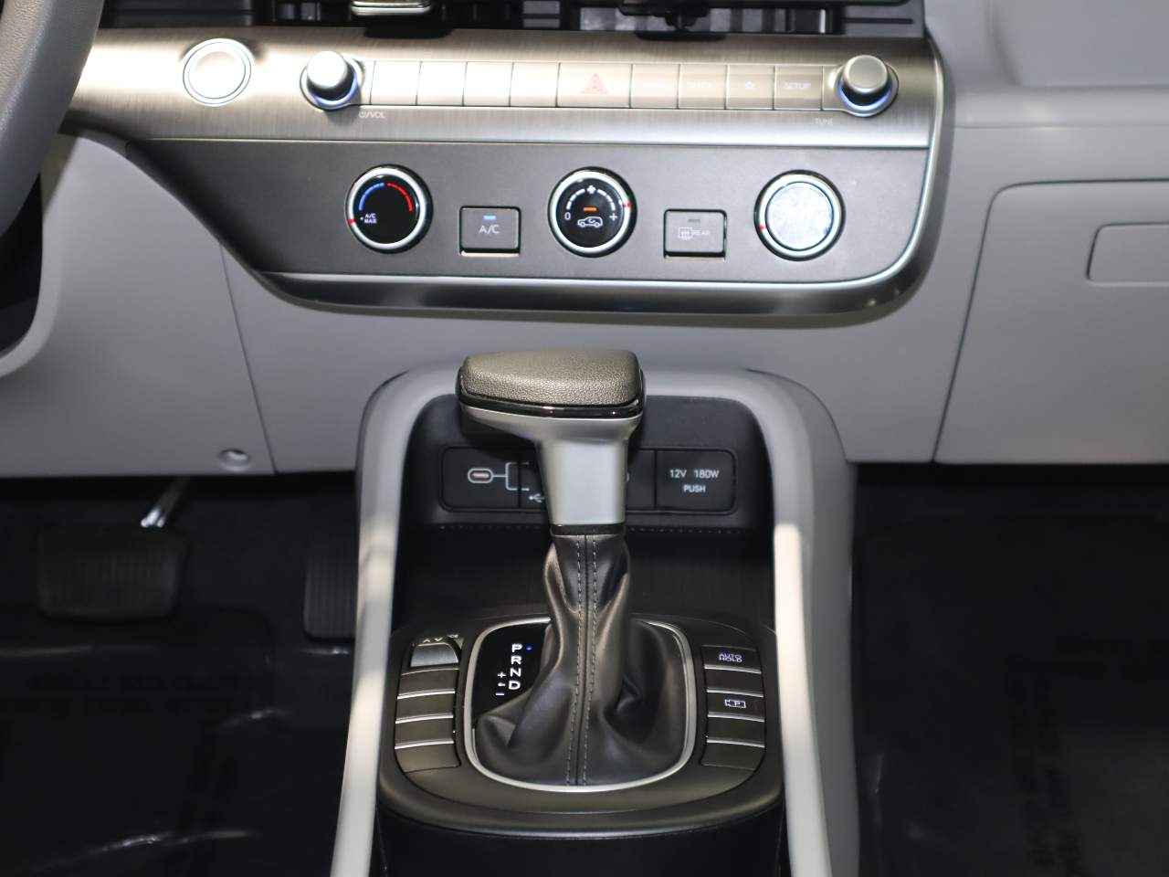 2024 Hyundai Kona SE - Photo 16