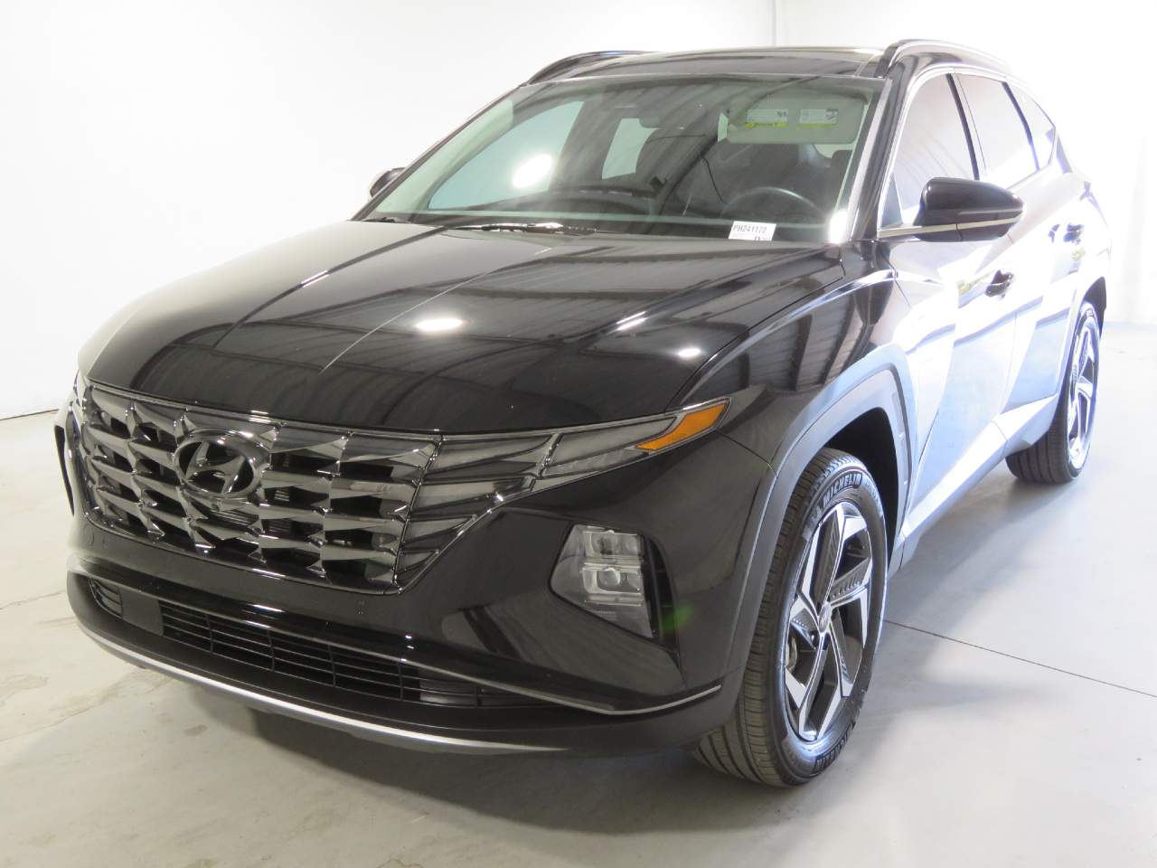 Phantom Black Pearl 2024 Hyundai Tucson Hybrid Plug-In Limited AWD SUV / Crossover All-Wheel Drive 6-Speed Automatic