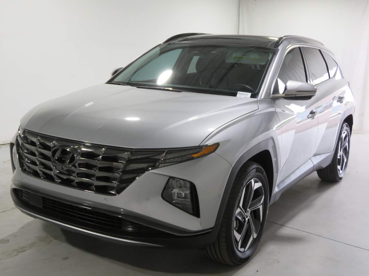 Shimmering Silver Metallic 2024 Hyundai Tucson Hybrid Plug-In Limited AWD SUV / Crossover All-Wheel Drive 6-Speed Automatic