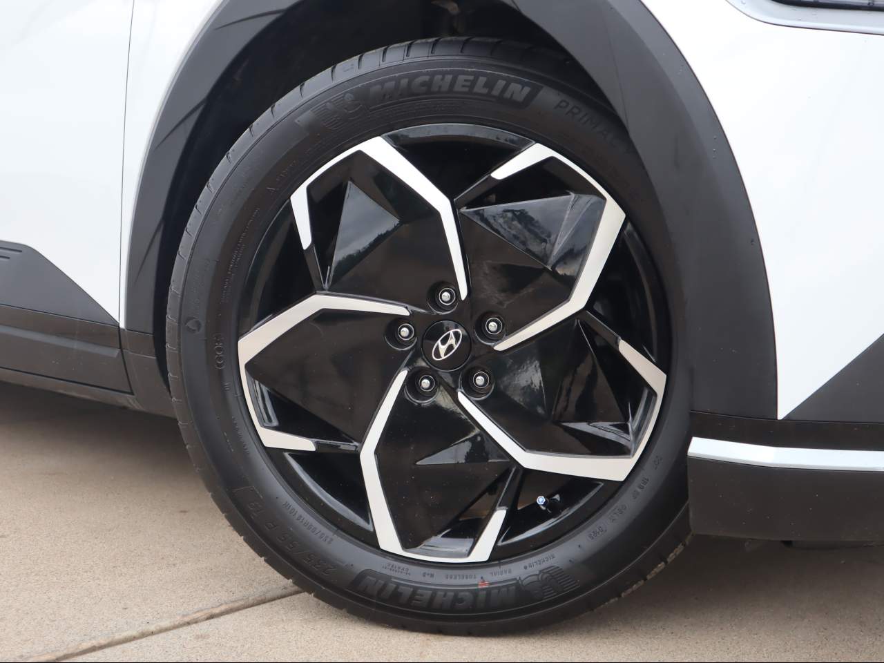 2024 Hyundai IONIQ 5 SE - Photo 9