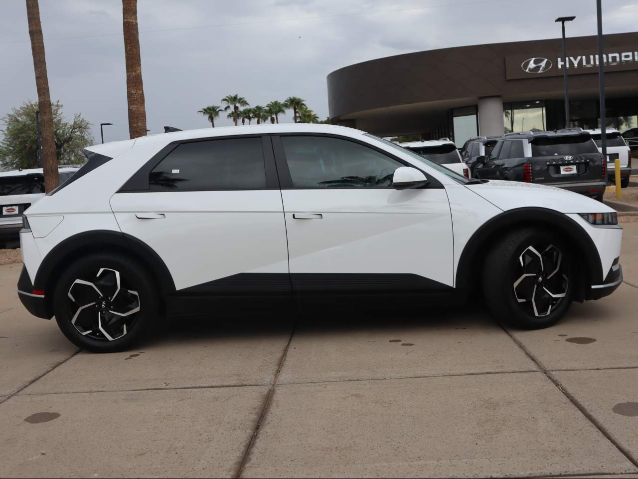2024 Hyundai IONIQ 5 SE - Photo 7