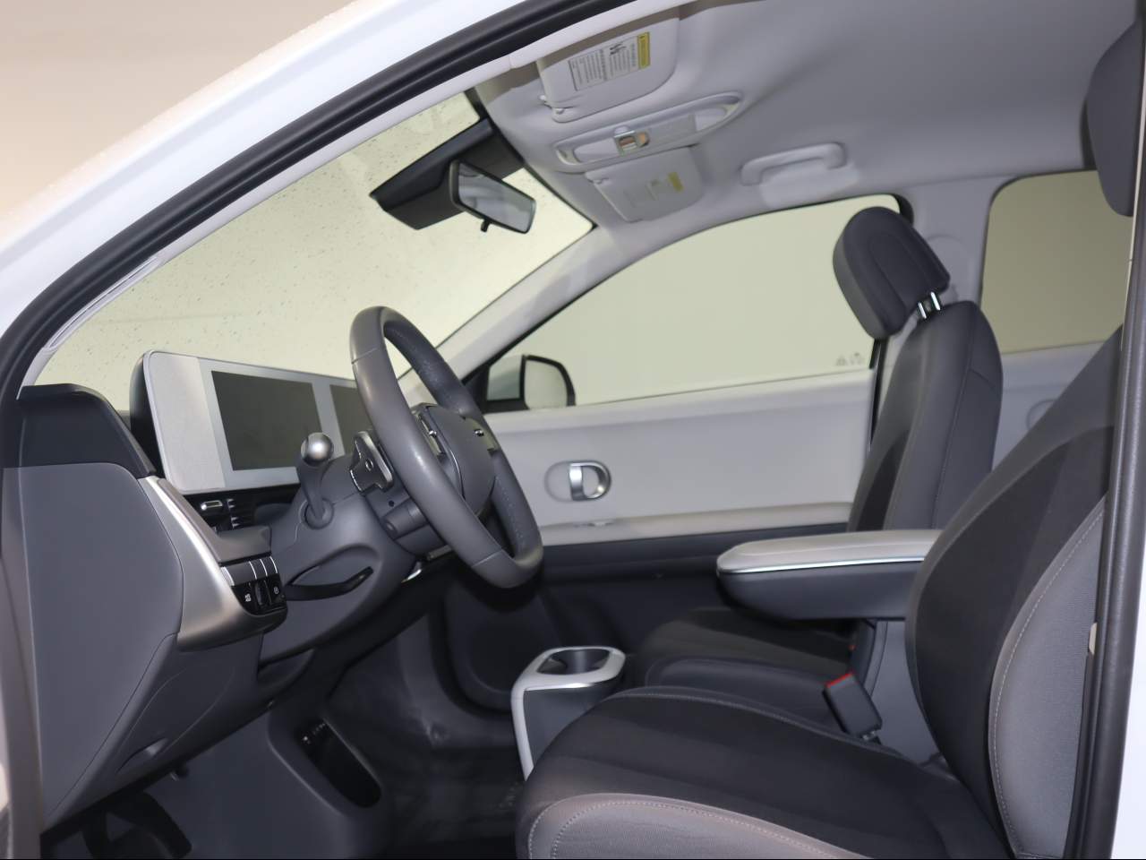 2024 Hyundai IONIQ 5 SE - Photo 15