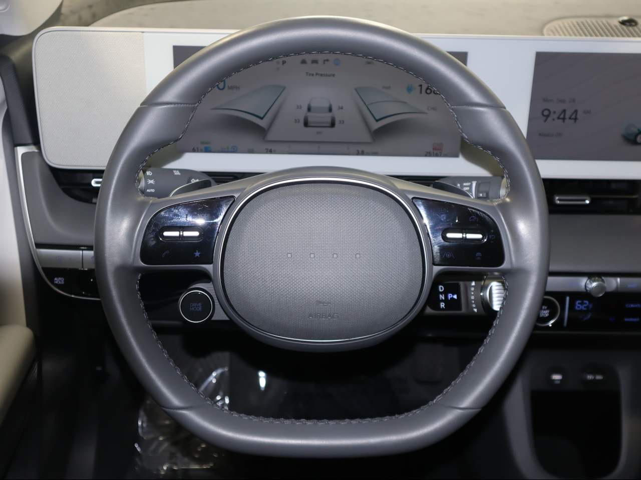 2024 Hyundai IONIQ 5 SE - Photo 10