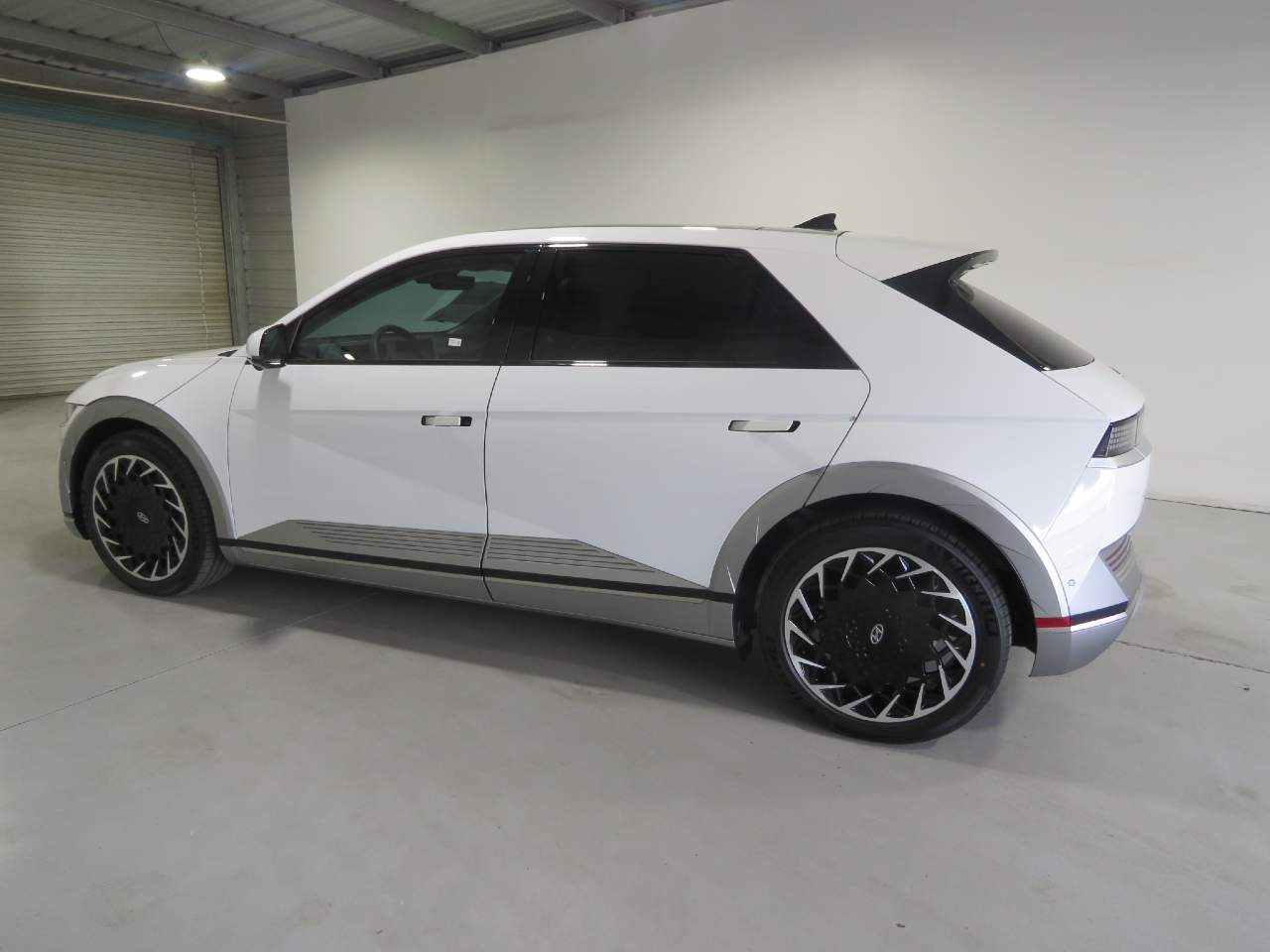 2023 Hyundai IONIQ 5 Limited - Photo 8