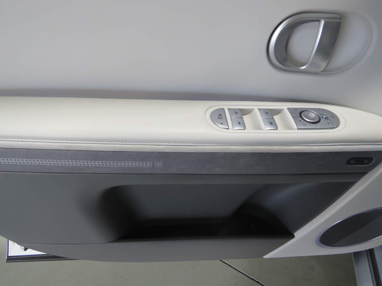 2023 Hyundai IONIQ 5 Limited - Photo 19