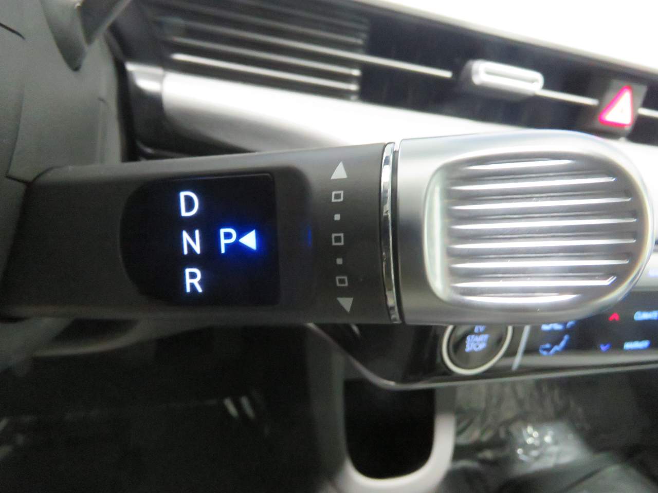 2023 Hyundai IONIQ 5 Limited - Photo 17