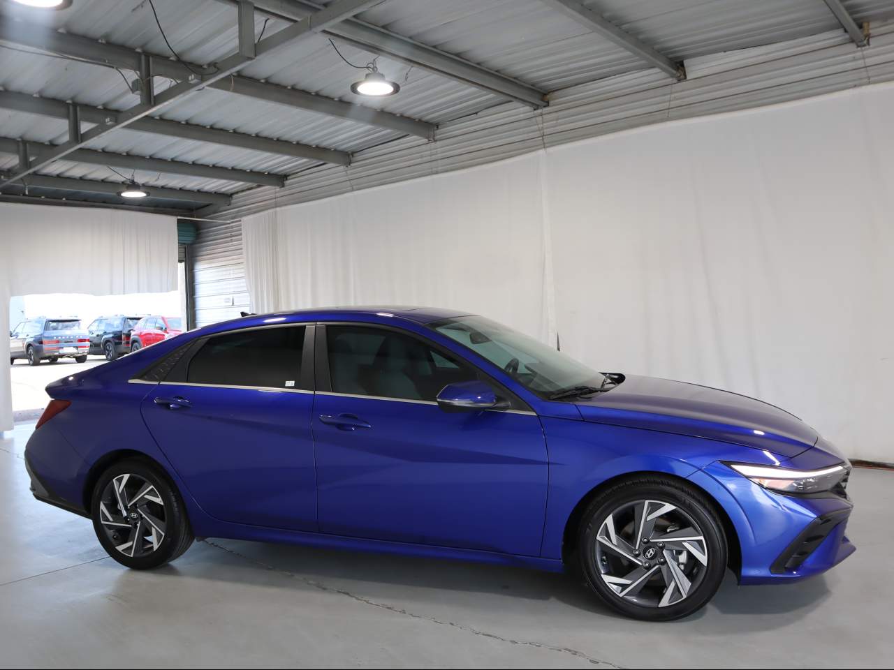 2025 Hyundai Elantra Limited - Photo 7