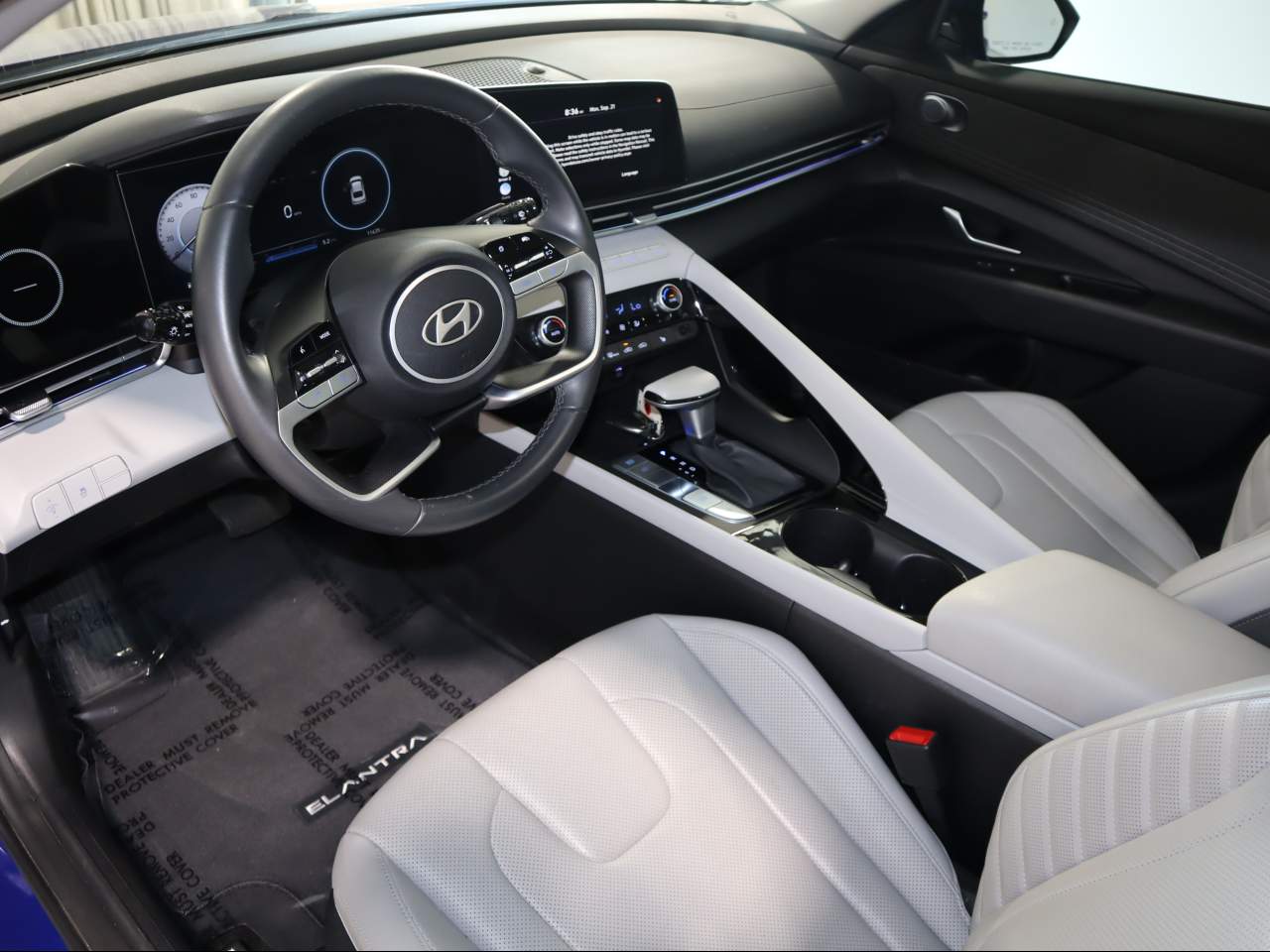 2025 Hyundai Elantra Limited - Photo 12