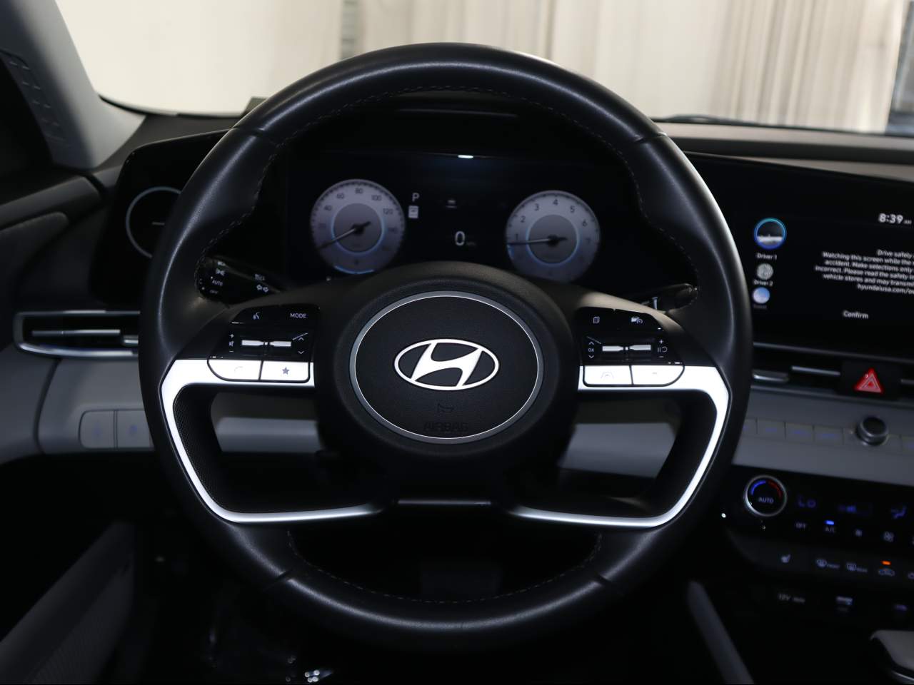 2025 Hyundai Elantra Limited - Photo 10