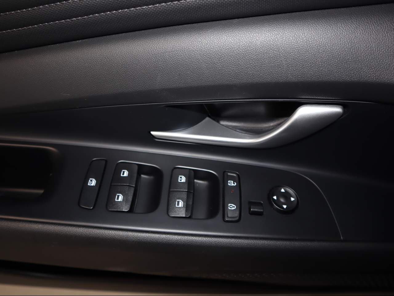 2025 Hyundai Elantra SEL - Photo 18