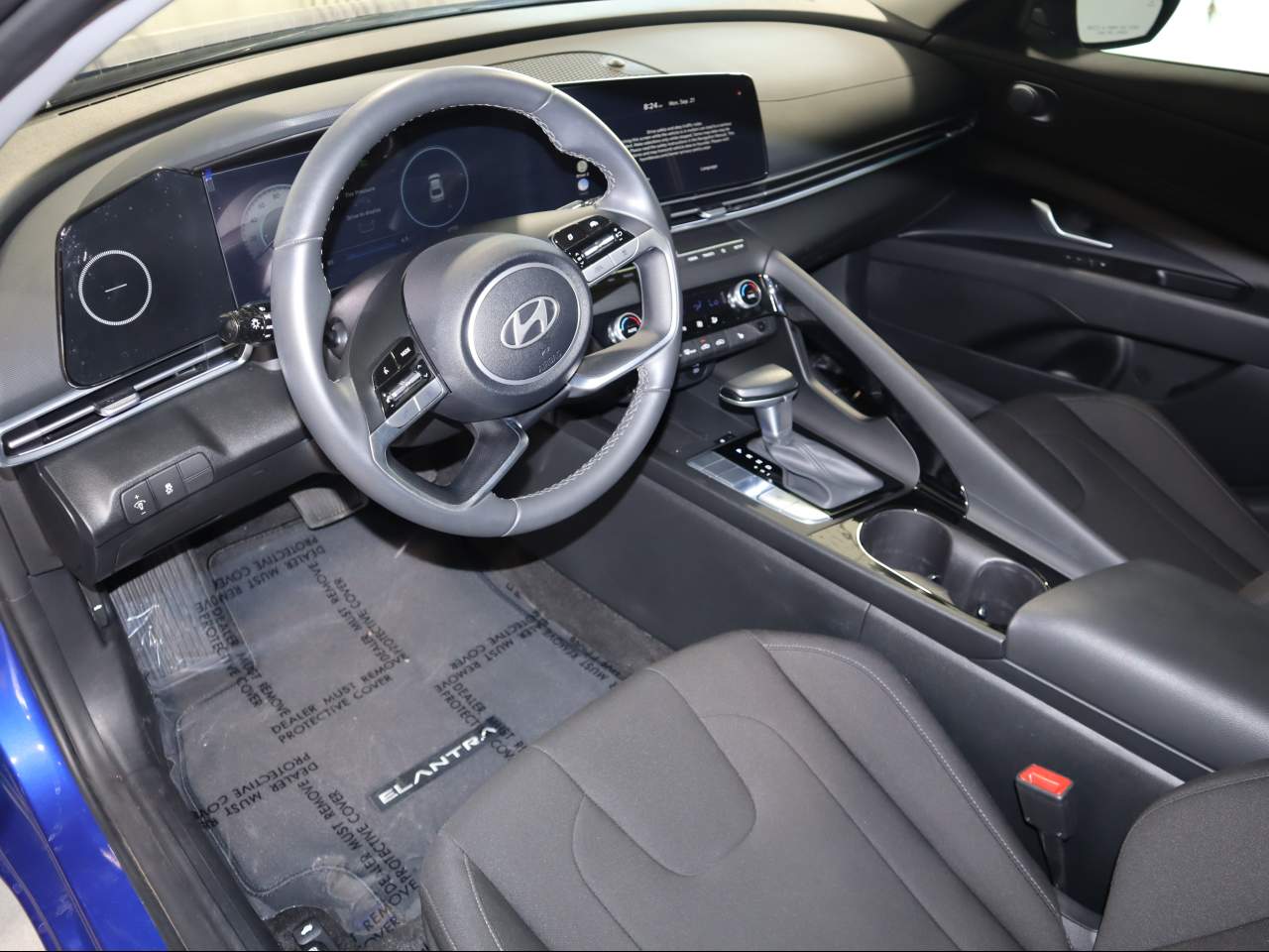 2025 Hyundai Elantra SEL - Photo 12