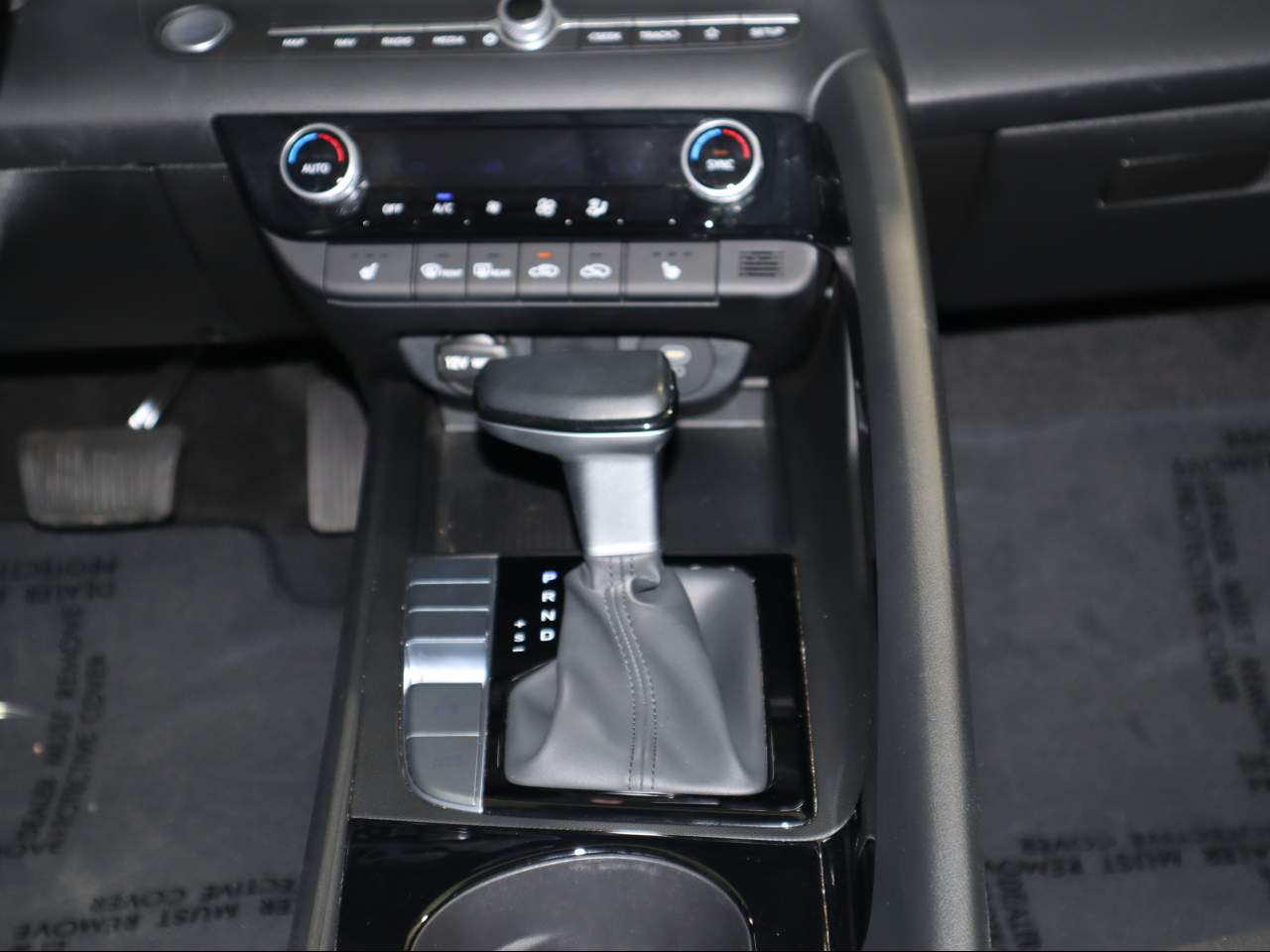 2025 Hyundai Elantra SEL - Photo 17
