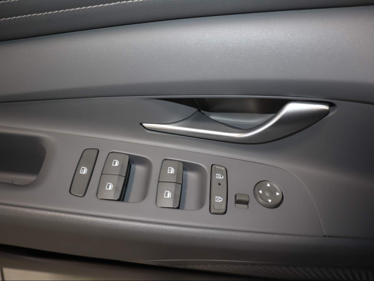 2025 Hyundai Elantra SEL - Photo 17
