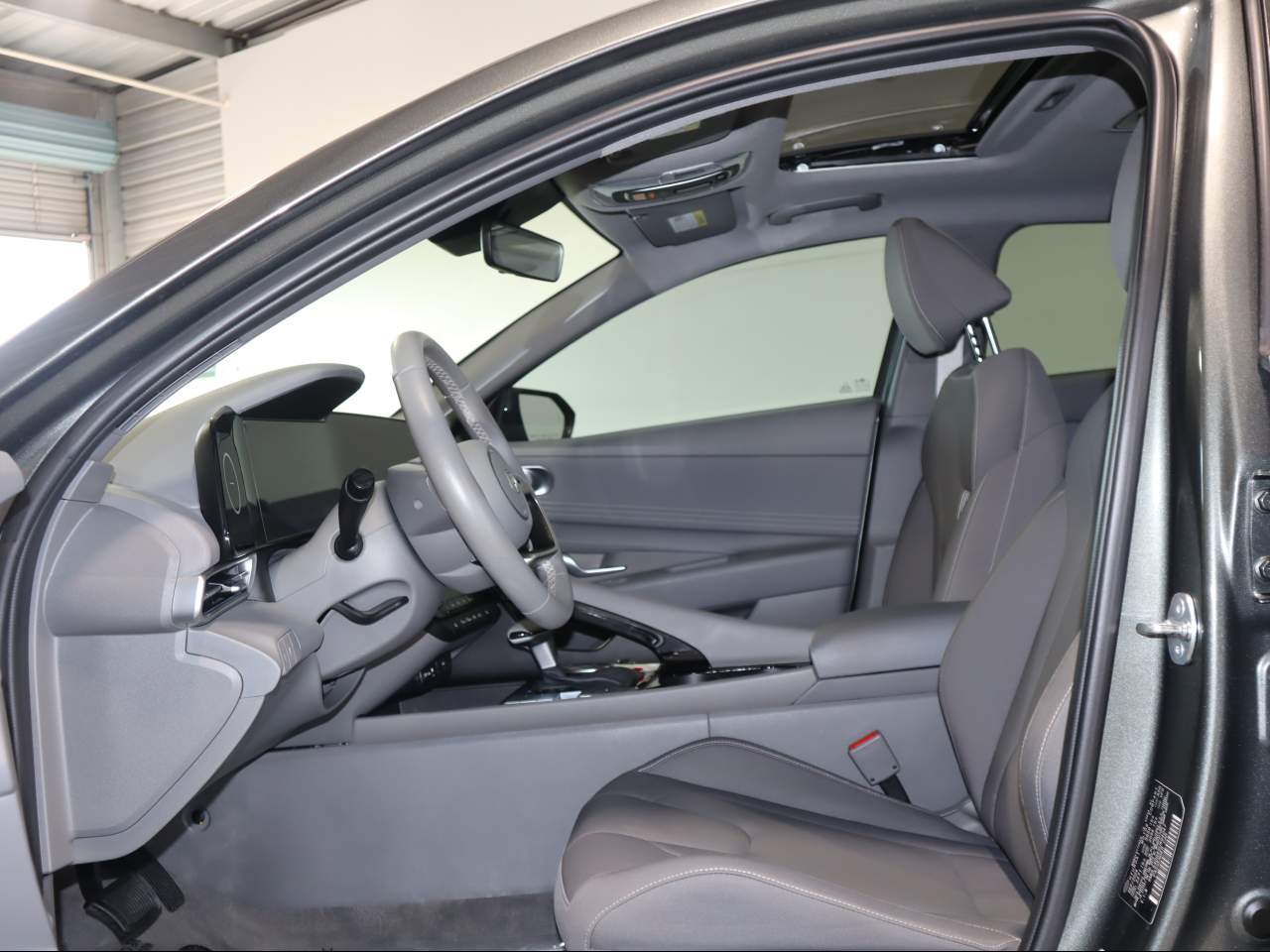 2025 Hyundai Elantra SEL - Photo 13
