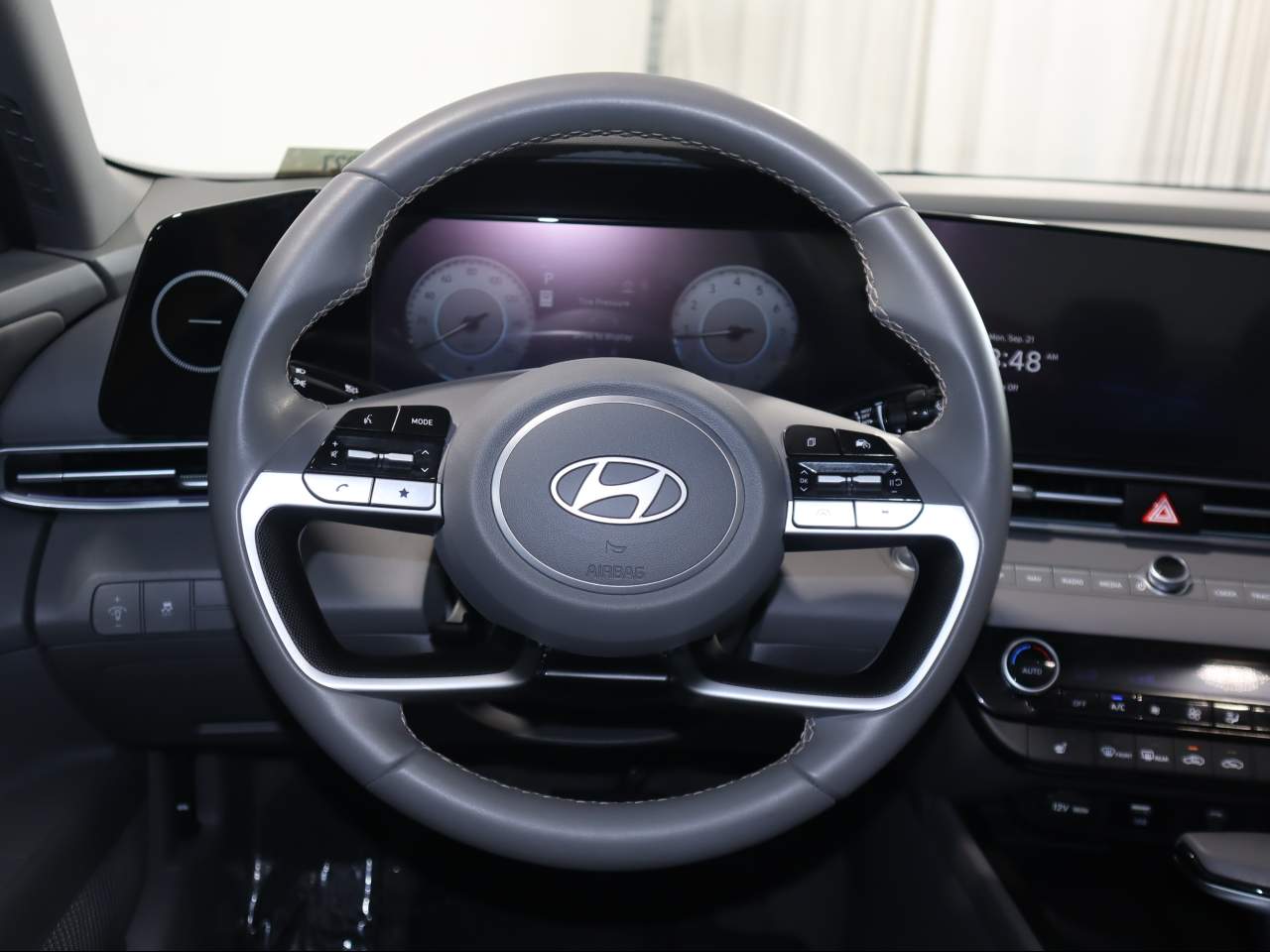 2025 Hyundai Elantra SEL - Photo 10