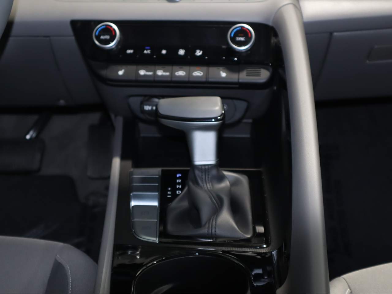 2025 Hyundai Elantra SEL - Photo 16