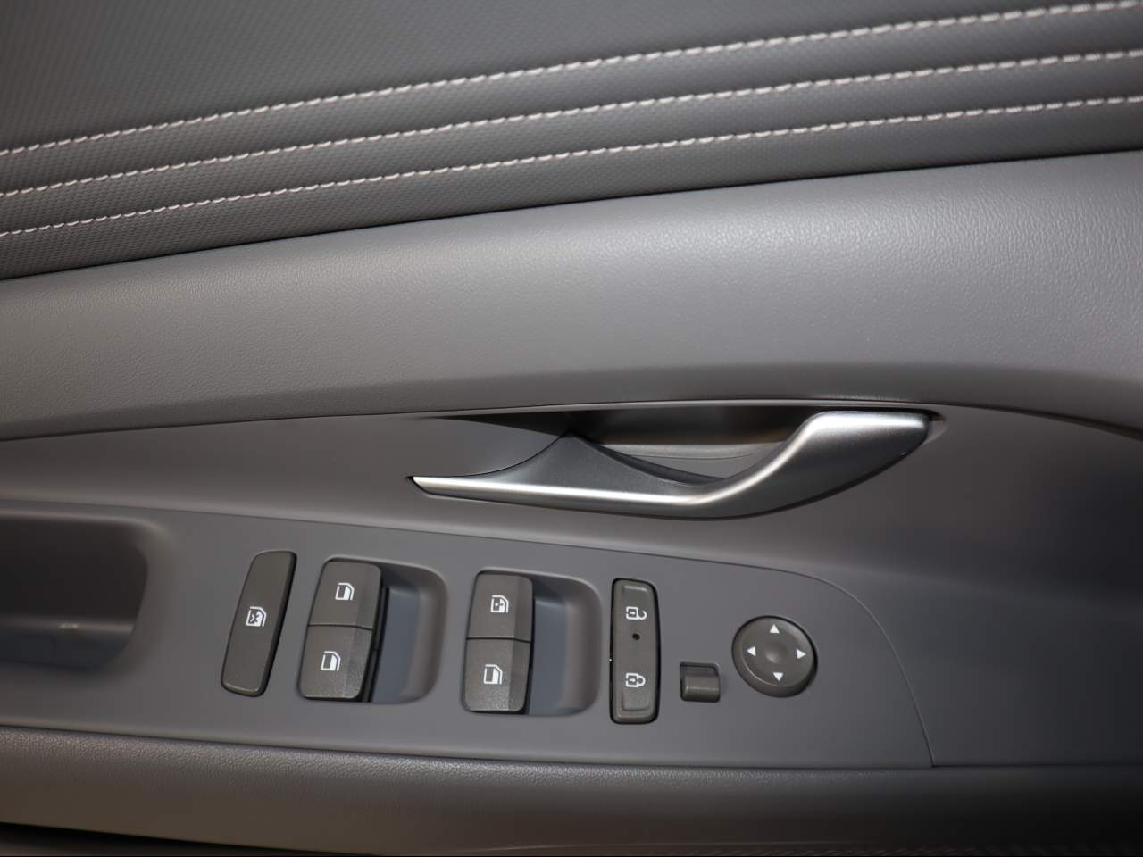 2025 Hyundai Elantra SEL - Photo 17