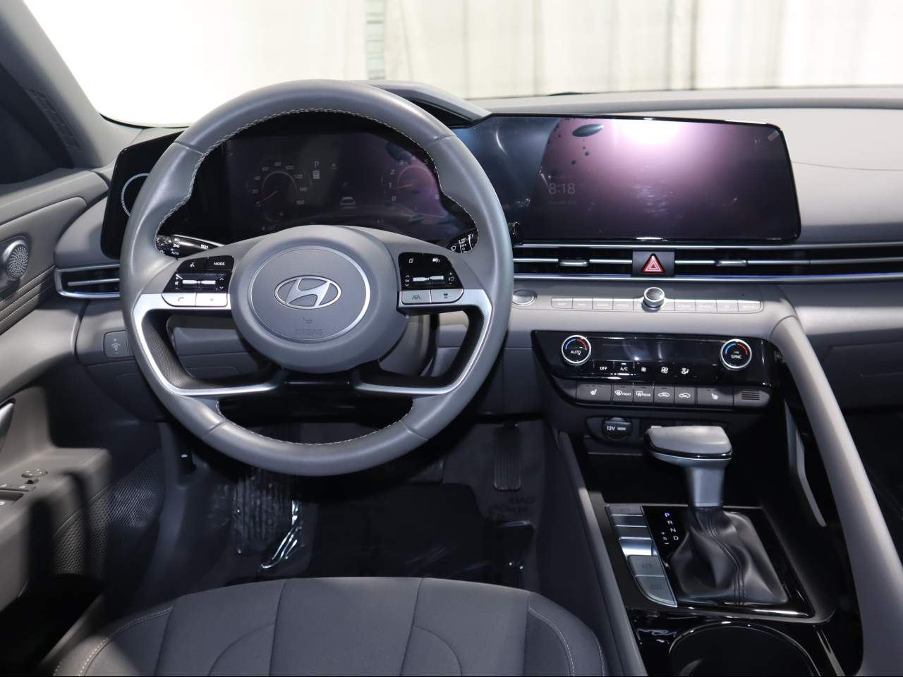 2025 Hyundai Elantra SEL - Photo 12