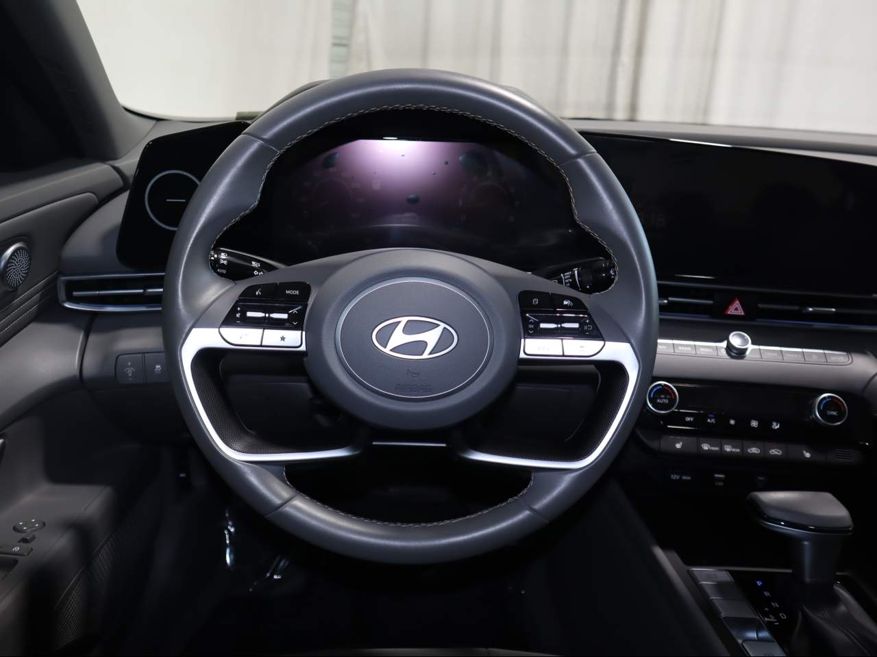 2025 Hyundai Elantra SEL - Photo 10