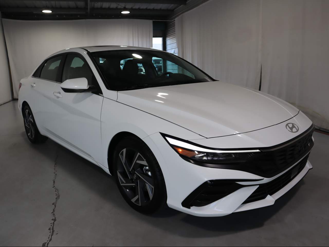 2025 Hyundai Elantra SEL - Photo 3