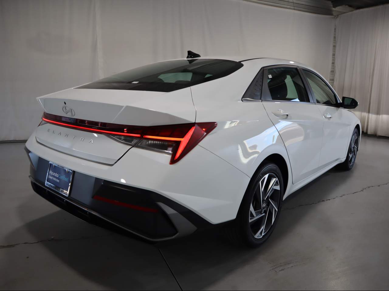 2025 Hyundai Elantra SEL - Photo 4