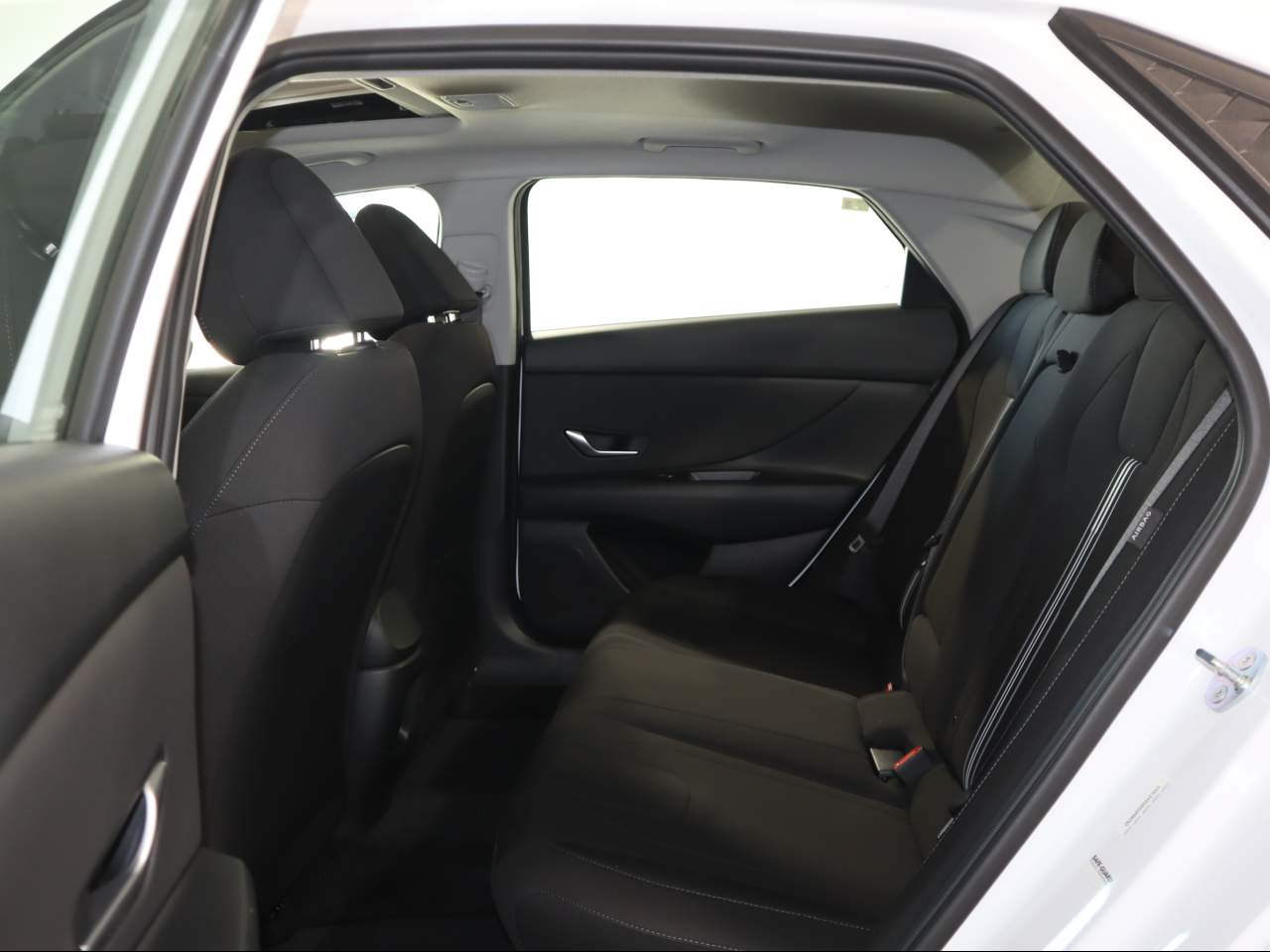 2025 Hyundai Elantra SEL - Photo 14