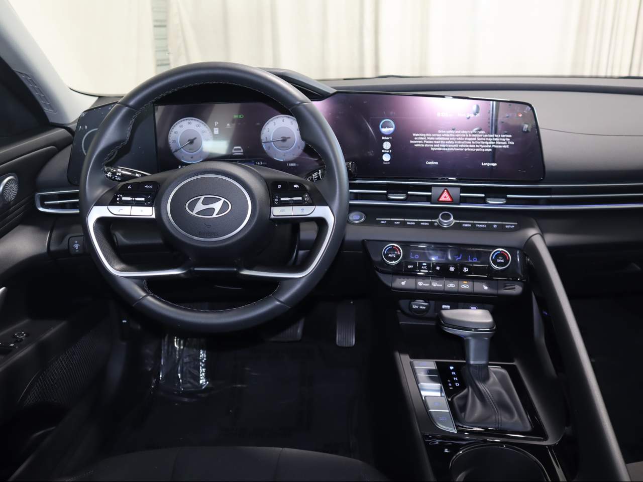 2025 Hyundai Elantra SEL - Photo 11