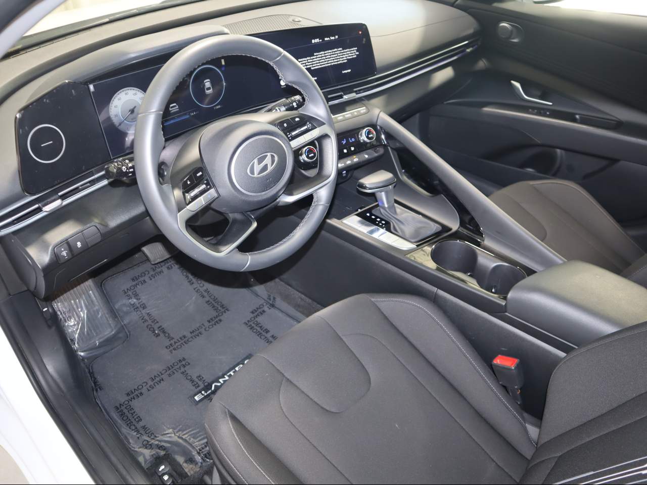 2025 Hyundai Elantra SEL - Photo 12