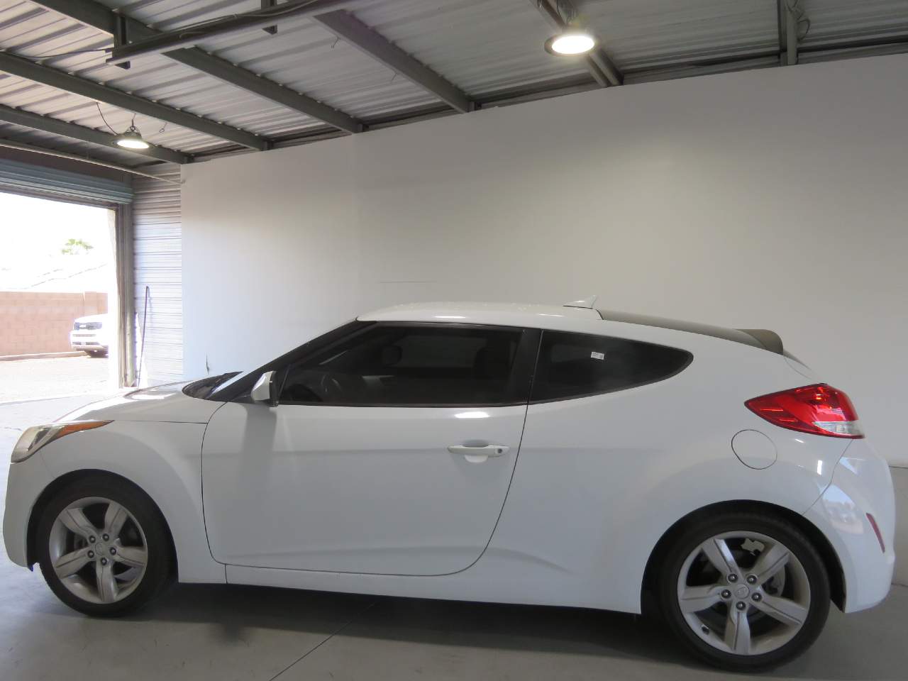 2014 Hyundai Veloster Base - Photo 8