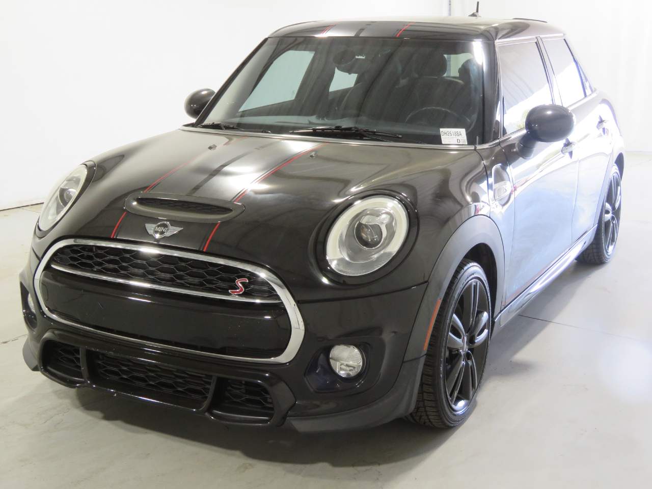2016 MINI Cooper S 4 Door's photo