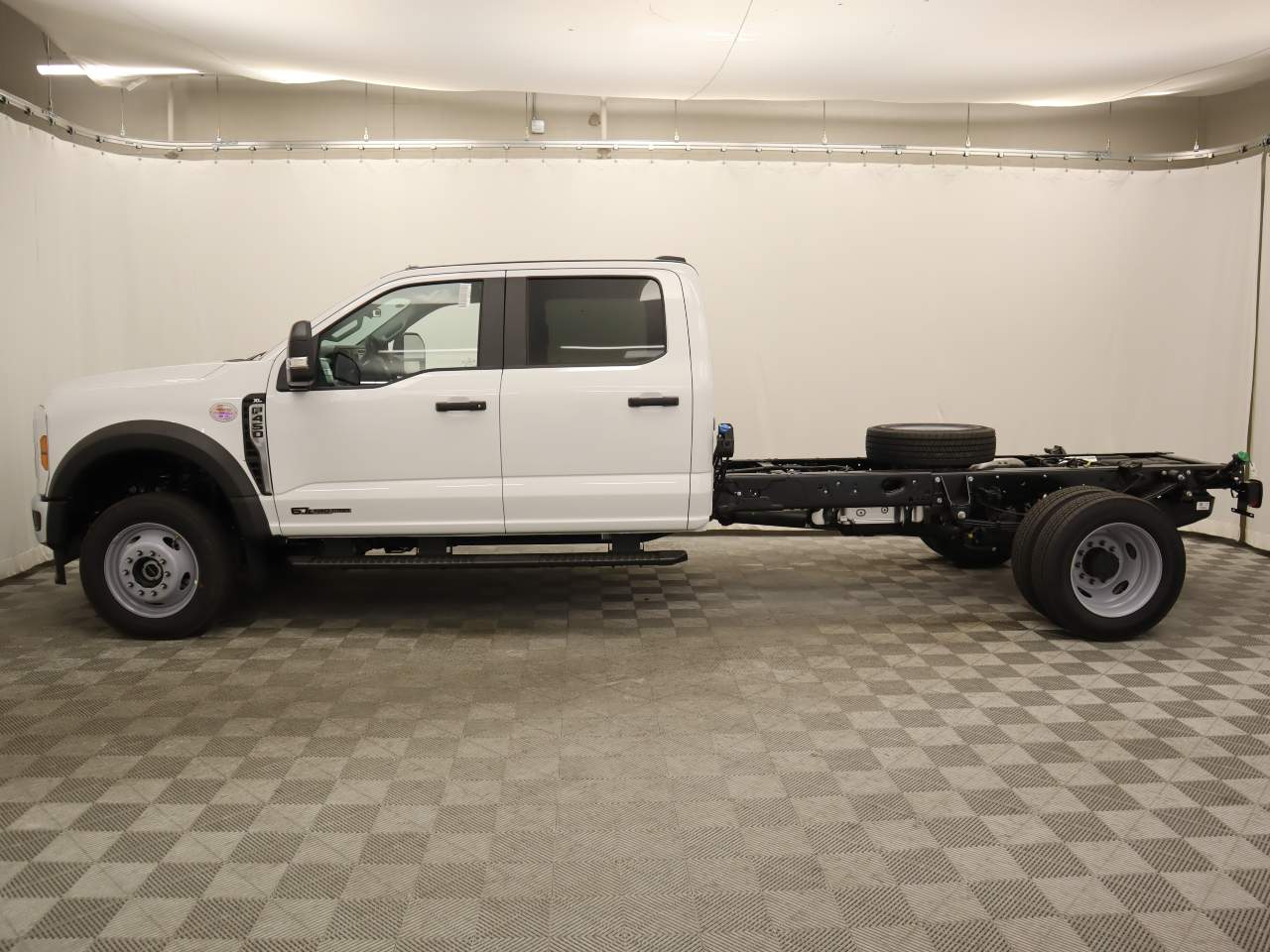 2024 Ford F-450 Super Duty Crew Cab Chassis
