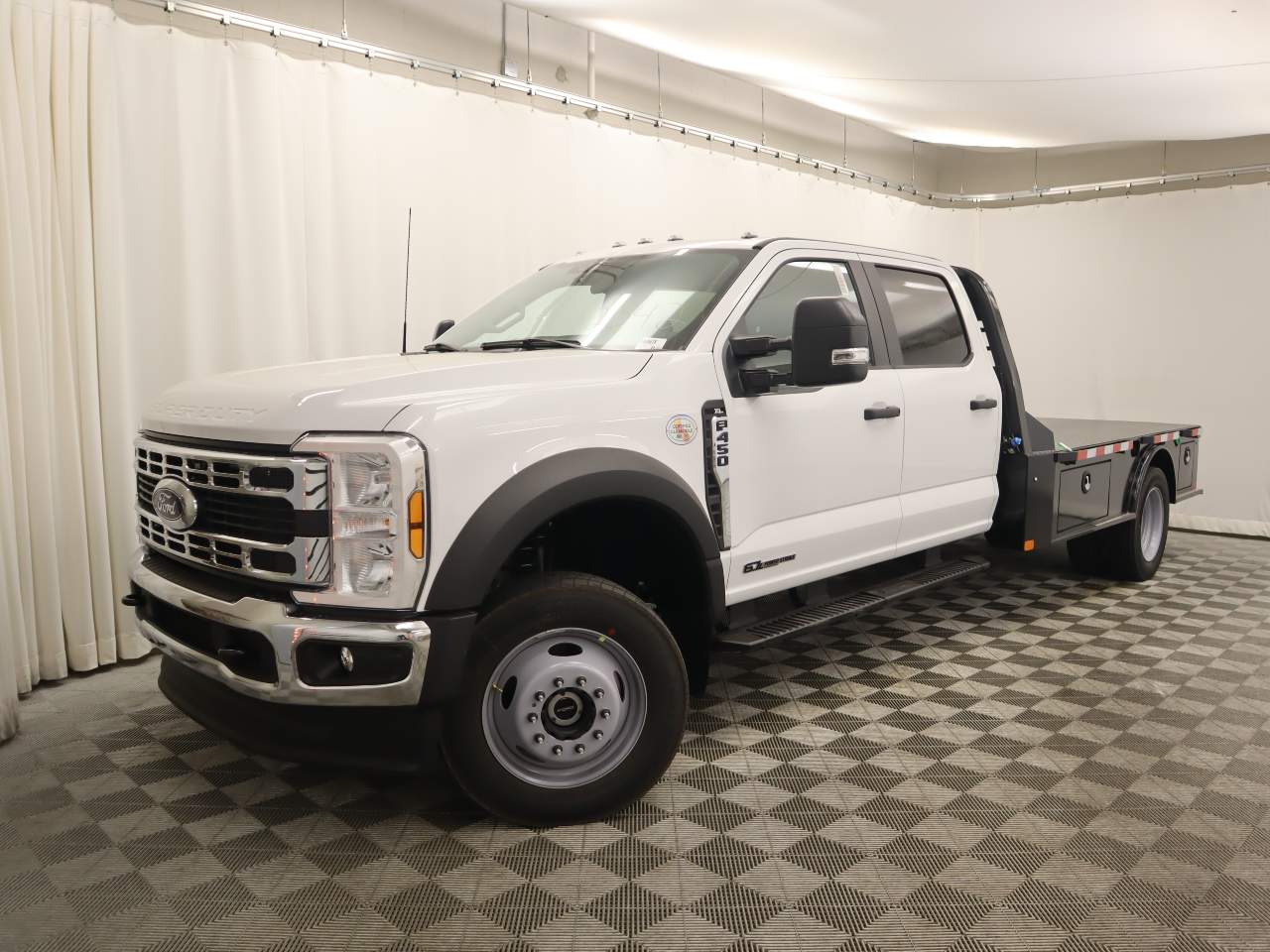 2024 Ford F-450 Super Duty Crew Cab Chassis