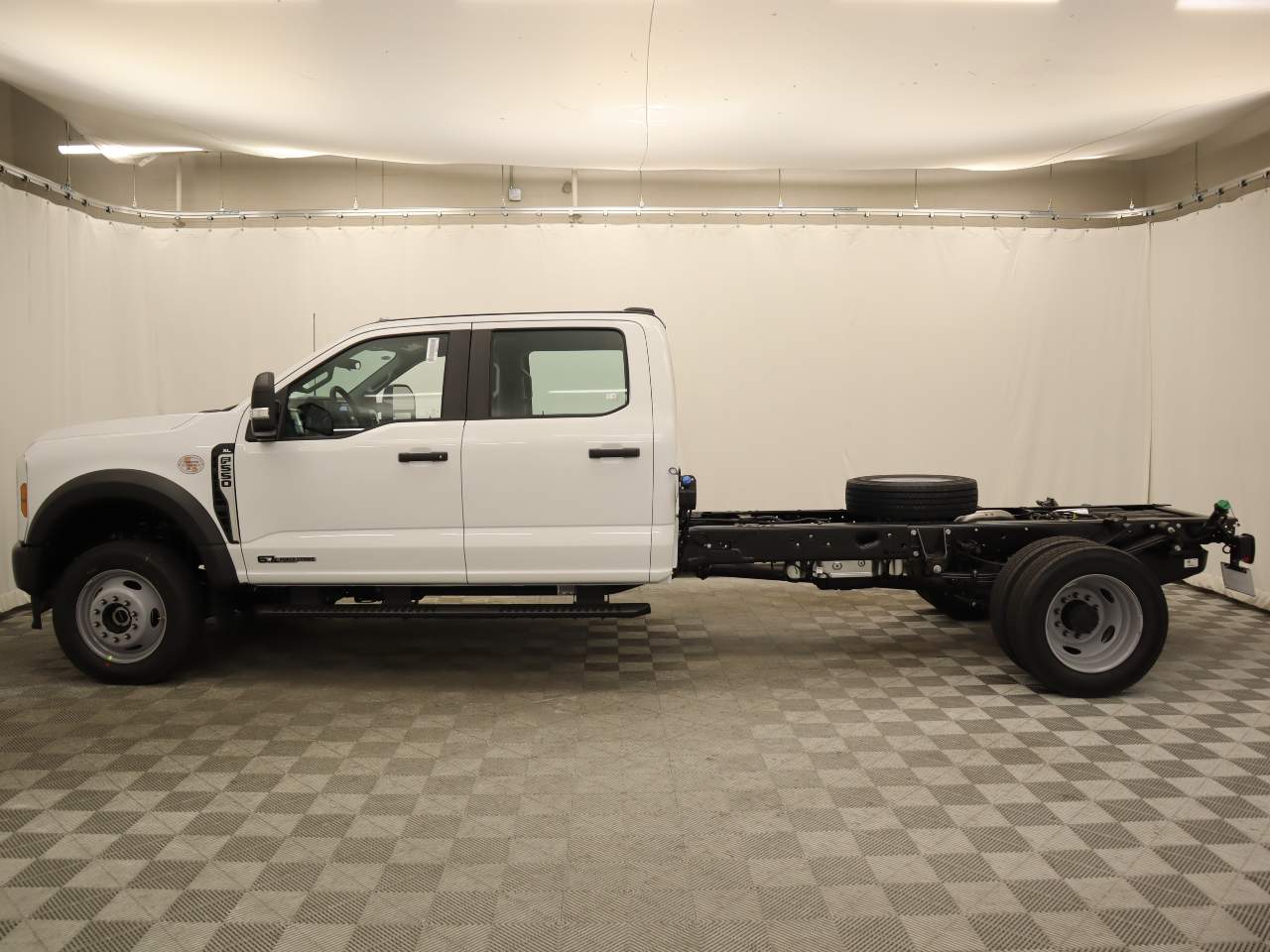 2024 Ford F-550 Super Duty Crew Cab Chassis