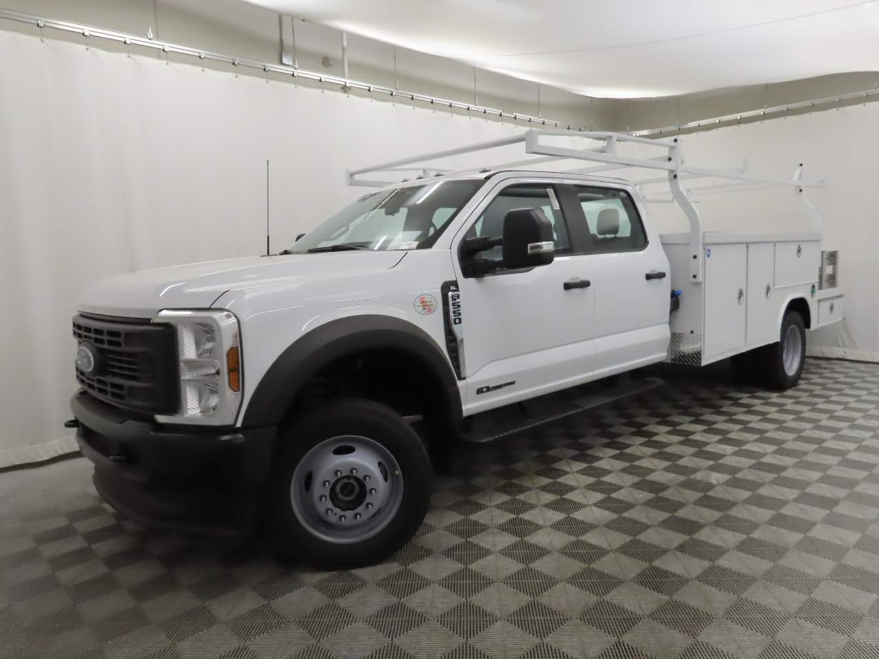 2024 Ford F-550 Super Duty Crew Cab Chassis