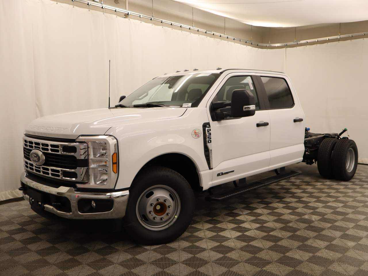 2024 Ford F-350 Super Duty DRW Crew Cab XL