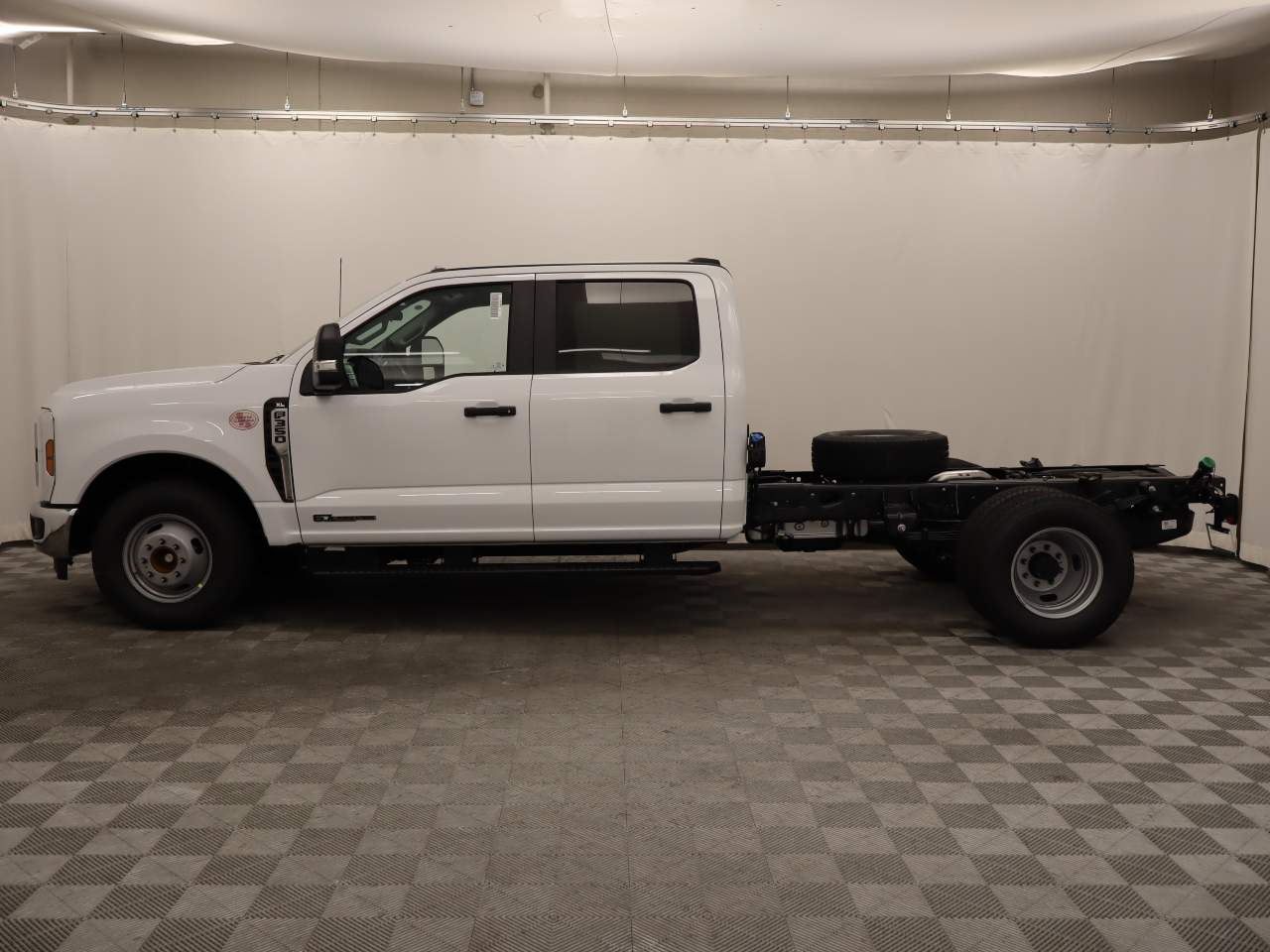 2024 Ford F-350 Super Duty DRW Crew Cab XL