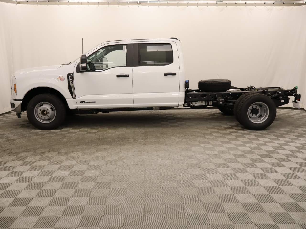 2024 Ford F-350 Super Duty DRW Crew Cab XL