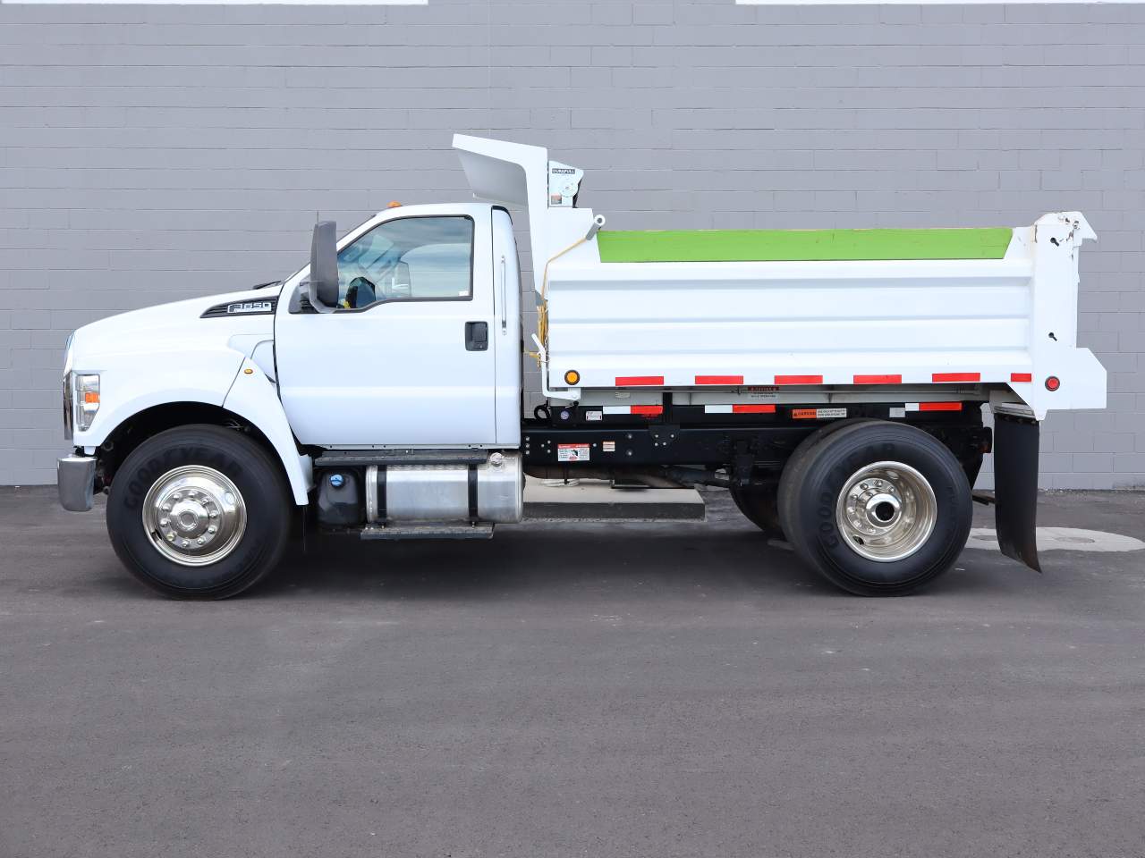 2023 Ford F-650 Straight Frame XL