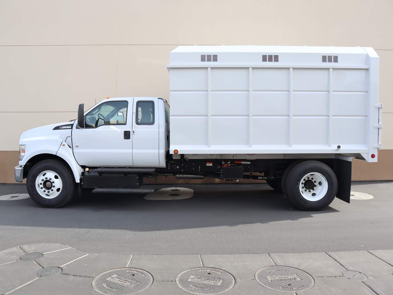 2024 Ford F-650 Super Duty Extended Cab Chassis