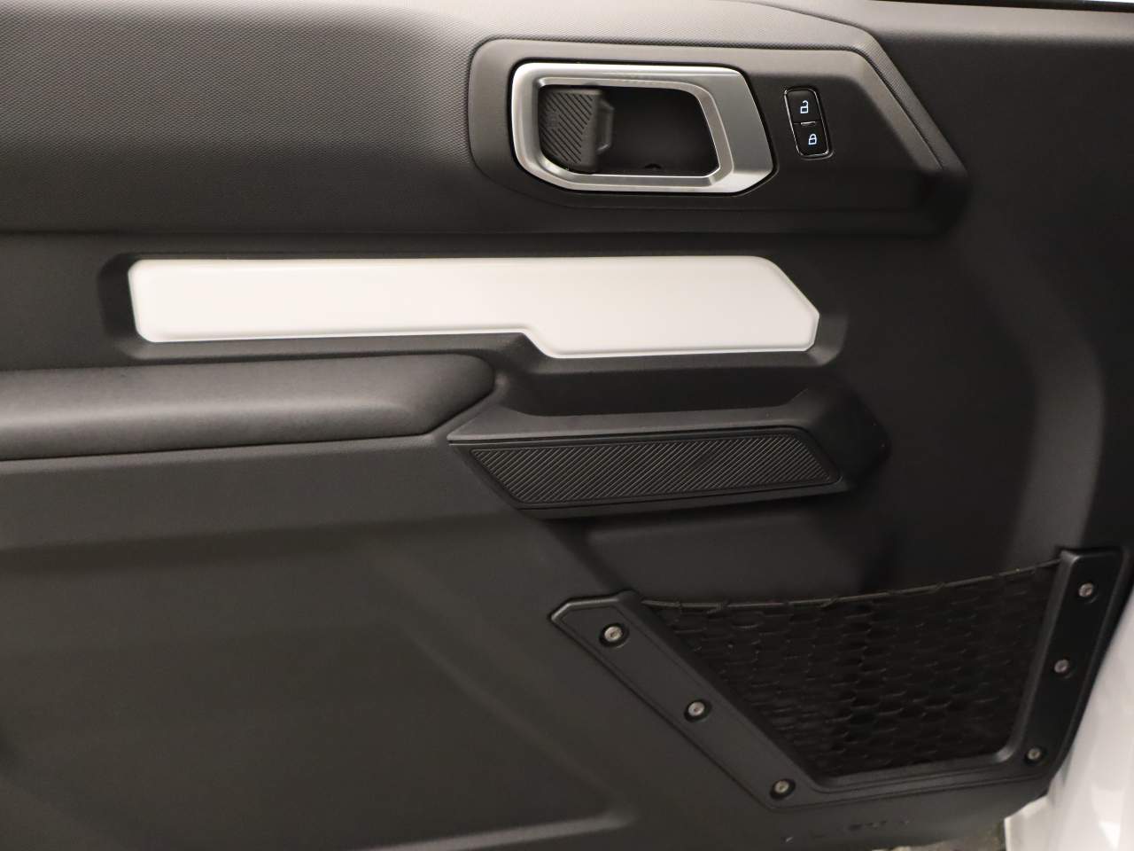 2025 Ford Bronco Base photo 2