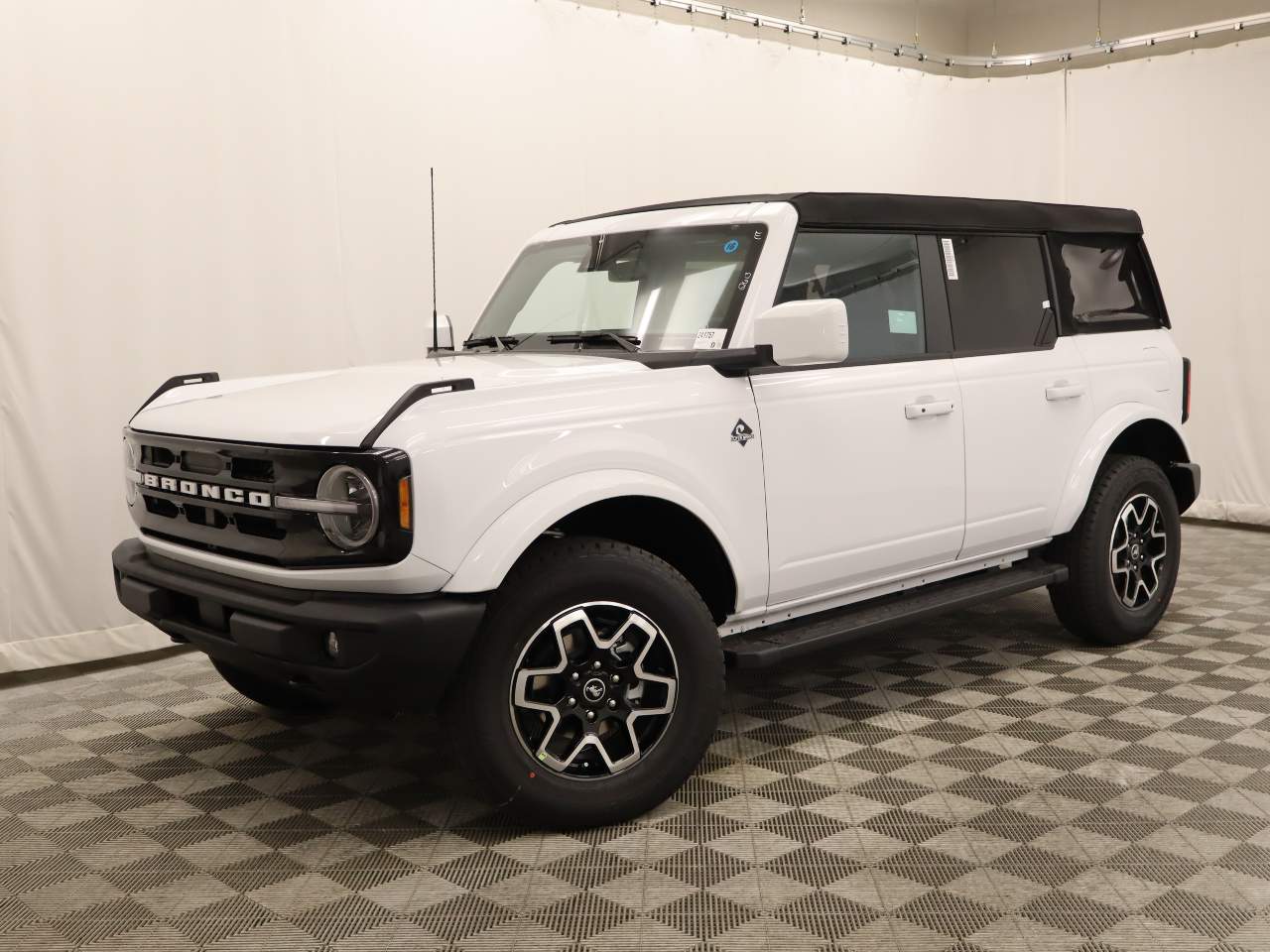 2024 Ford Bronco Outer Banks