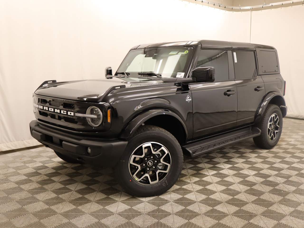 2025 Ford Bronco 4-Door Outer Banks's photo