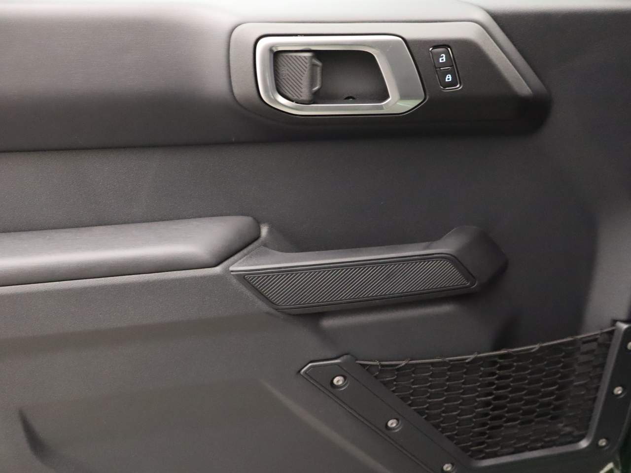 2025 Ford Bronco Outer Banks photo 2