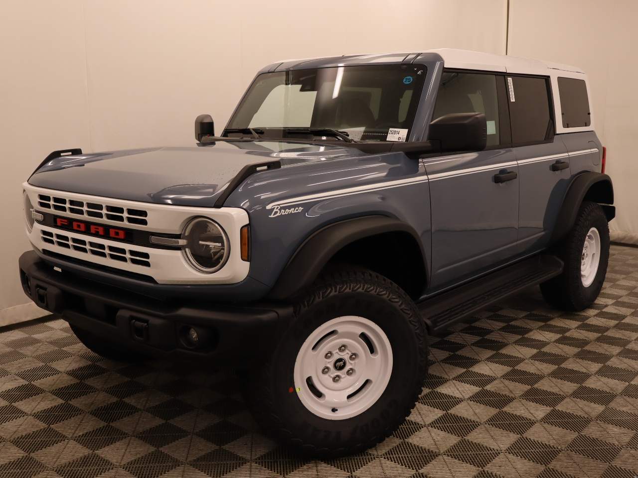 2025 Ford Bronco 4-Door Heritage Editon's photo