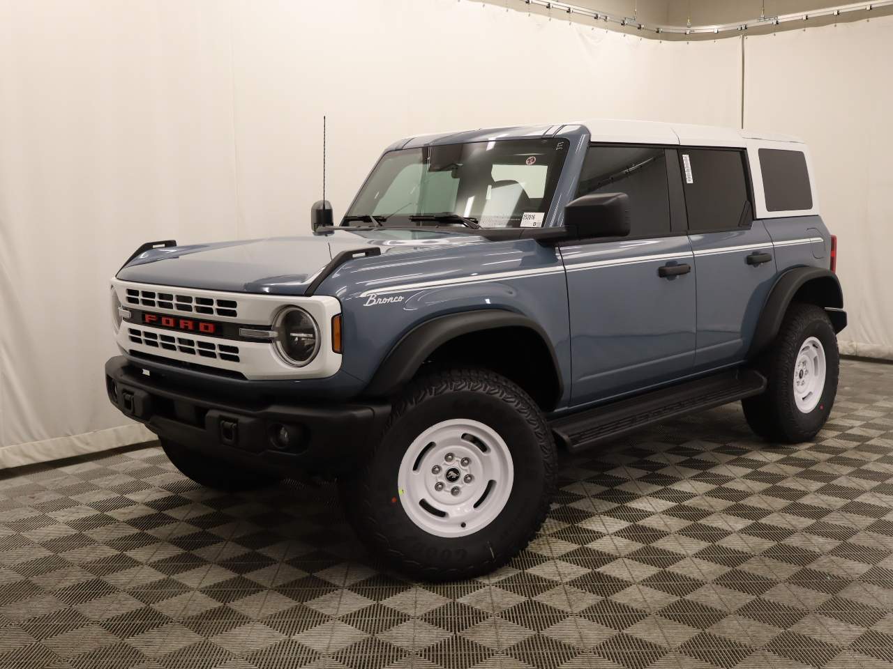 2025 Ford Bronco 4-Door Heritage Editon's photo